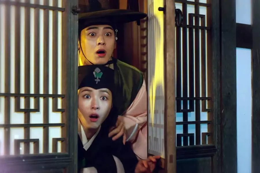 Sin-ib-sa-gwan Gu-hae-ryeong - galeria zdjęć - filmweb