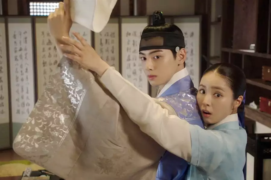 Sin-ib-sa-gwan Gu-hae-ryeong - galeria zdjęć - filmweb