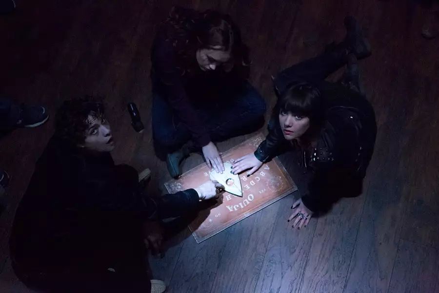 Diabelska plansza Ouija - galeria zdjęć - filmweb