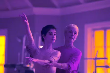 Na ostrzu - galeria zdjęć - filmweb