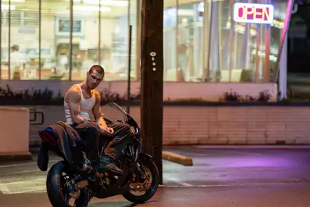 Ostry zakręt - galeria zdjęć - filmweb