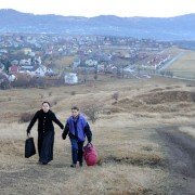 Za wzgórzami - galeria zdjęć - filmweb
