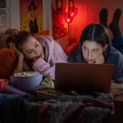 Wsp&oacute;łlokatorki - galeria zdjęć - filmweb