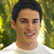 Michael Trevino w Rodzina Duque