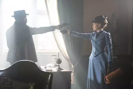 Panna Scarlet i komisarz - galeria zdjęć - filmweb