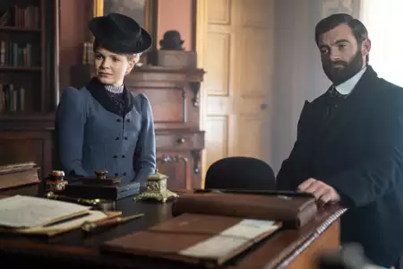 Panna Scarlet i komisarz - galeria zdjęć - filmweb