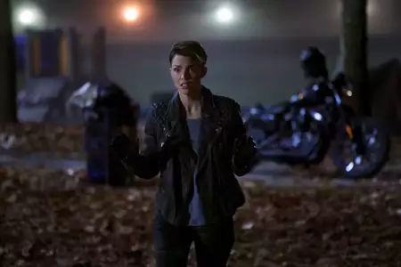 Batwoman - galeria zdjęć - filmweb