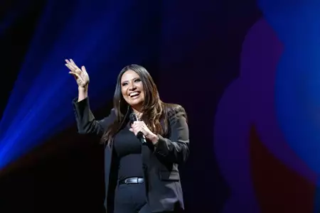 Cristela Alonzo: Middle Classy - galeria zdjęć - filmweb