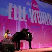 Elle - galeria zdjęć - filmweb