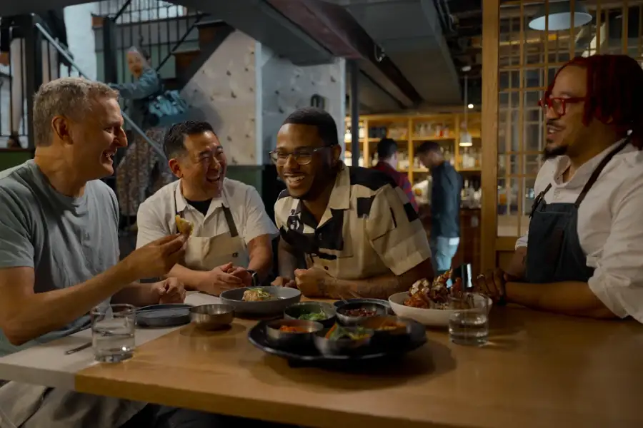 Somebody Feed Phil - galeria zdjęć - filmweb