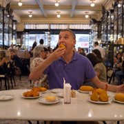 Somebody Feed Phil - galeria zdjęć - filmweb
