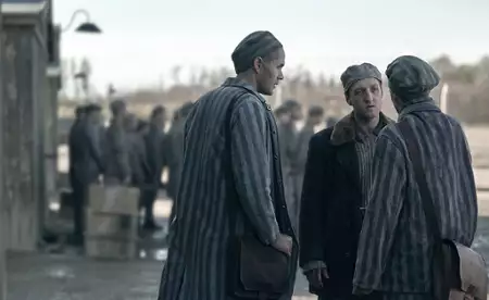 Tatuażysta z Auschwitz - galeria zdjęć - filmweb
