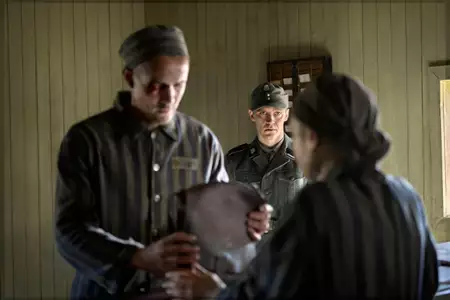 Tatuażysta z Auschwitz - galeria zdjęć - filmweb
