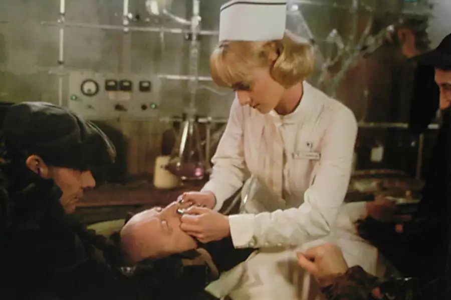 Martwy i pogrzebany - galeria zdjęć - filmweb