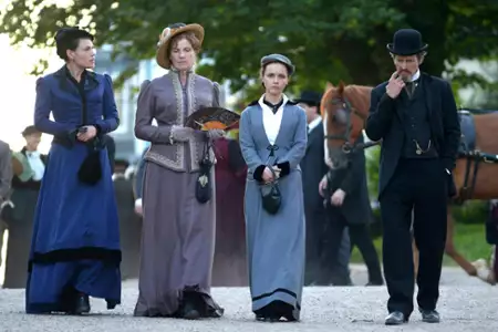 Lizzie Borden chwyta za siekierę - galeria zdjęć - filmweb