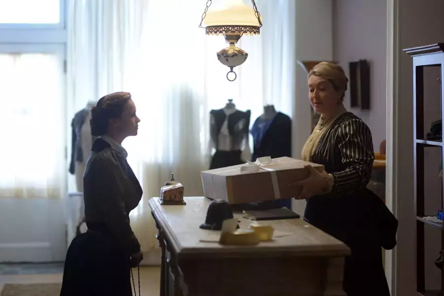 Lizzie Borden chwyta za siekierę - galeria zdjęć - filmweb