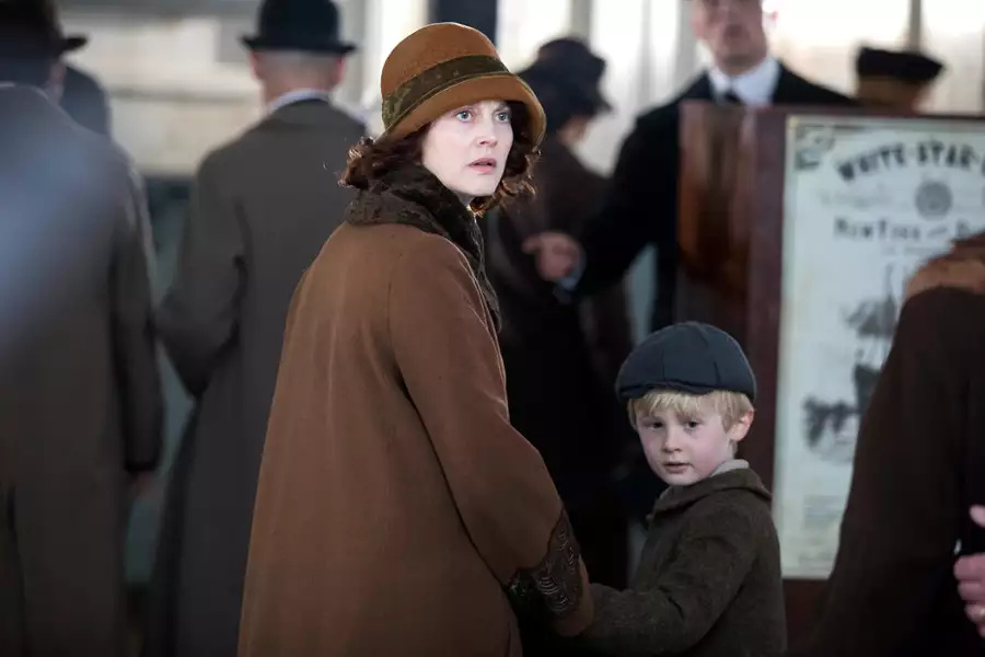 Resistance - galeria zdjęć - filmweb