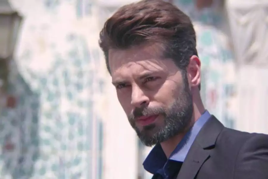 Zranione ptaki - galeria zdjęć - filmweb