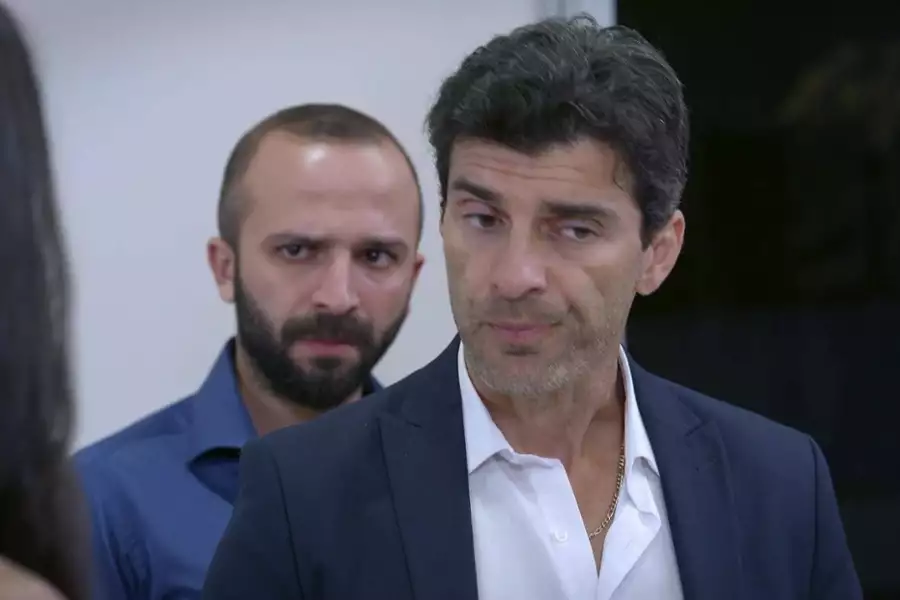 Zranione ptaki - galeria zdjęć - filmweb