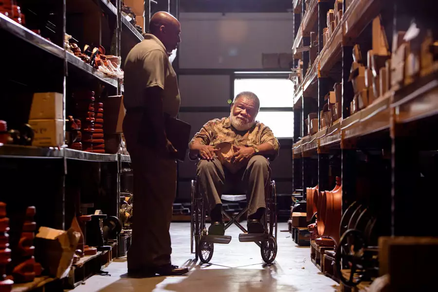 Lodge 49 - galeria zdjęć - filmweb