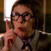 Linda Hunt w Agenci NCIS: Los Angeles