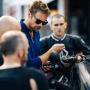 Pillion - galeria zdjęć - filmweb