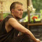 Crossbones - galeria zdjęć - filmweb