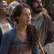Crossbones - galeria zdjęć - filmweb