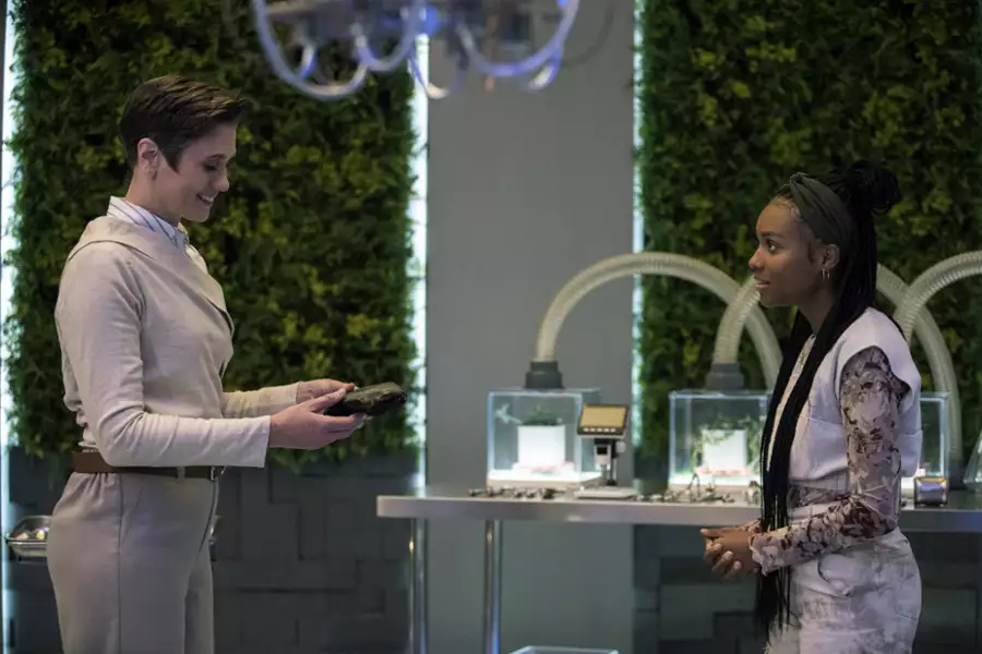 Naomi - galeria zdjęć - filmweb