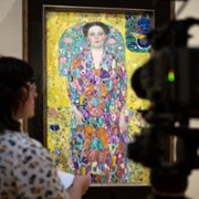 Pocałunek Klimta. O obrazach mistrza Secesji Wiedeńskiej - galeria zdjęć - filmweb