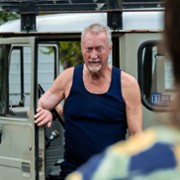 Bryan Brown w Chłopiec pochłania wszechświat