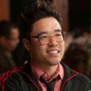 Randall Park w Jeszcze dłuższe zaręczyny