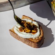 High on the Hog: How African American Cuisine Transformed America - galeria zdjęć - filmweb