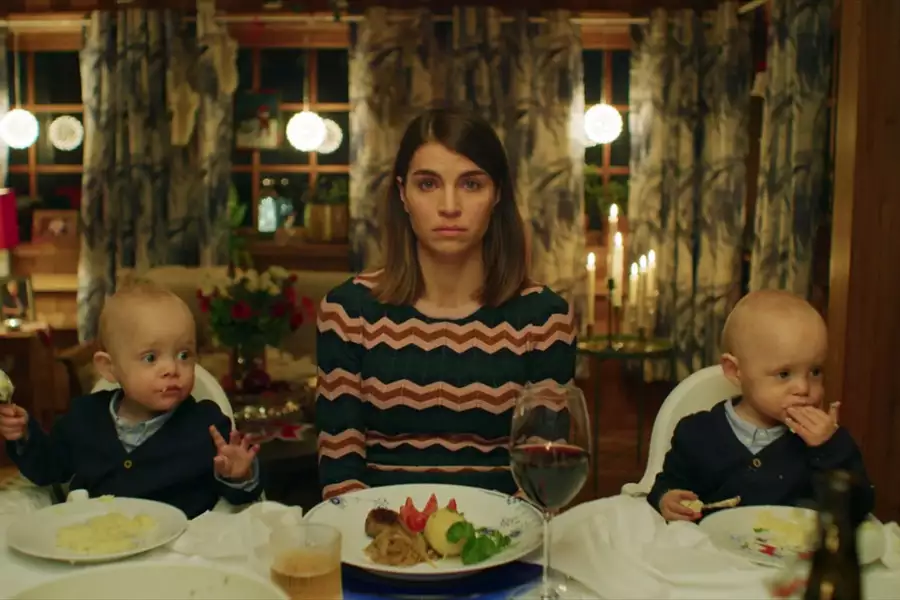 Facet na święta - galeria zdjęć - filmweb