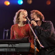 Song Sung Blue - galeria zdjęć - filmweb