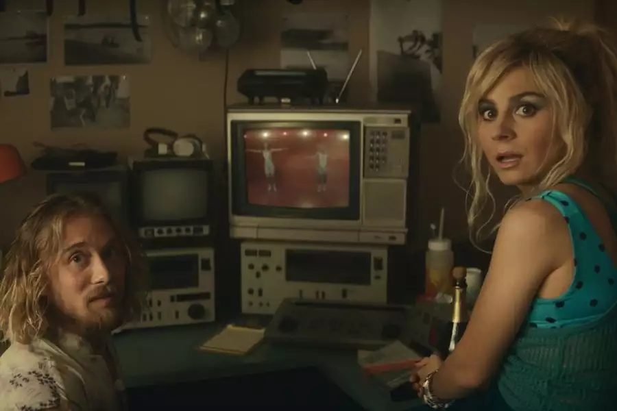 Physical - galeria zdjęć - filmweb