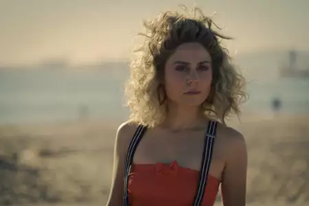 Physical - galeria zdjęć - filmweb