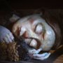 Dziewczynka, kt&oacute;ra płakała perłami - galeria zdjęć