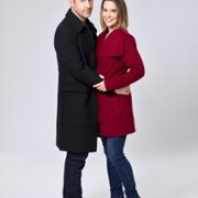 Never Kiss a Man in a Christmas Sweater - galeria zdjęć - filmweb