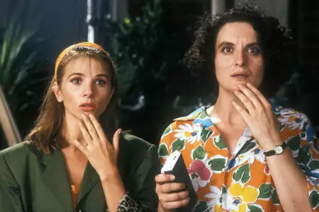 Zwiąż mnie - galeria zdjęć - filmweb