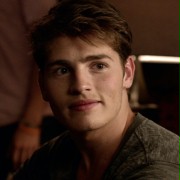 Gregg Sulkin w Faking It