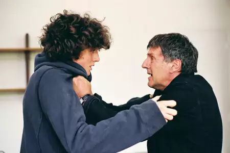 Jeden odchodzi, drugi zostaje - galeria zdjęć - filmweb
