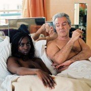 Jeden odchodzi, drugi zostaje - galeria zdjęć - filmweb