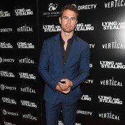 Lying and Stealing - galeria zdjęć - filmweb