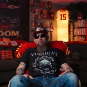 ChiefsAholic: A Wolf in Chiefs Clothing - galeria zdjęć - filmweb