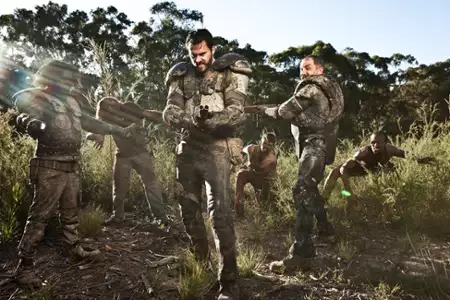 Wyrmwood: Droga do żywych trup&oacute;w - galeria zdjęć - filmweb