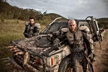 Wyrmwood: Droga do żywych trup&oacute;w - galeria zdjęć - filmweb