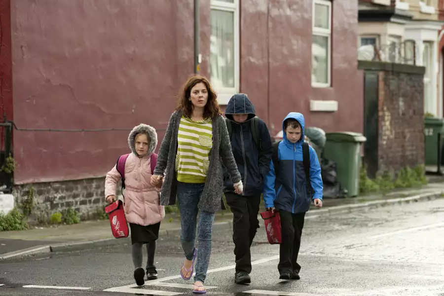 Broken - galeria zdjęć - filmweb