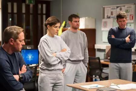 Broken - galeria zdjęć - filmweb