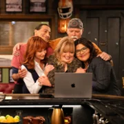 Happy's Place - galeria zdjęć - filmweb